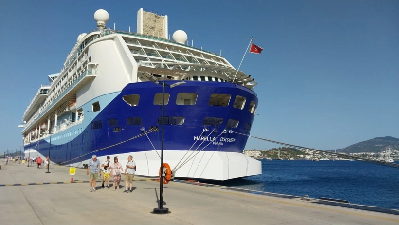 İki dev gemi Bodrum'a yanaştı: Sıradaki durak Kuşadası! - Resim: 1