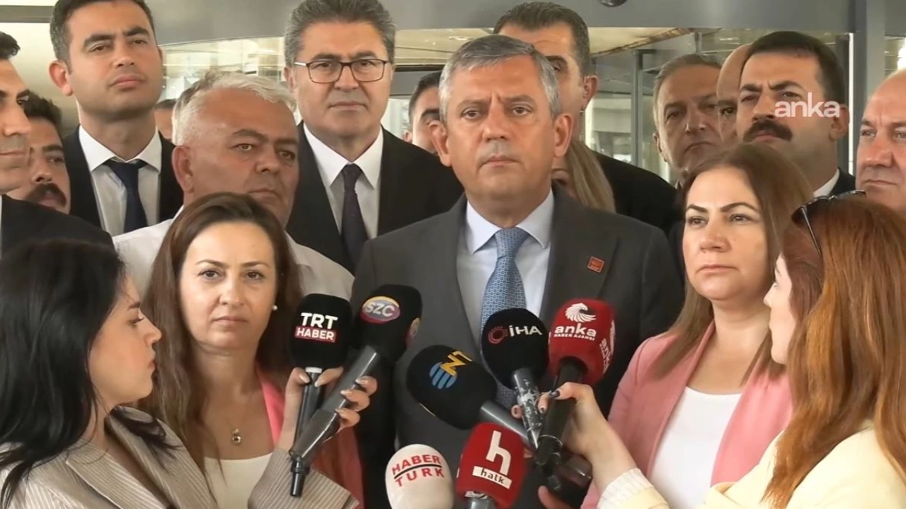 İl başkanlarıyla toplantı yapan CHP Lideri Özgür Özel kararın hukuksuz olduğunu kaydetti