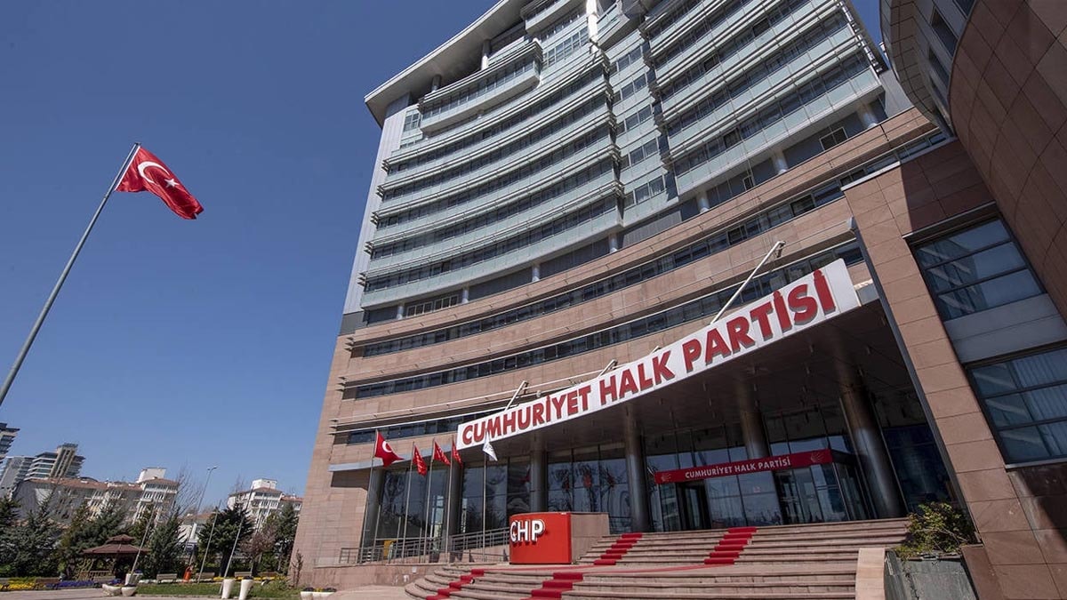 İlk kez bir Parti Meclisi'ni icra atadı