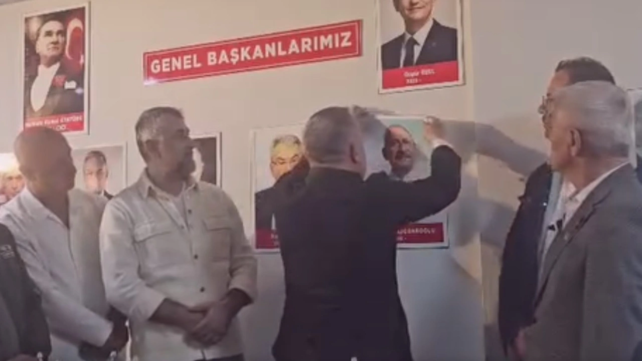 Kılıçdaroğlu'nun fotoğrafı CHP binasından indirildi