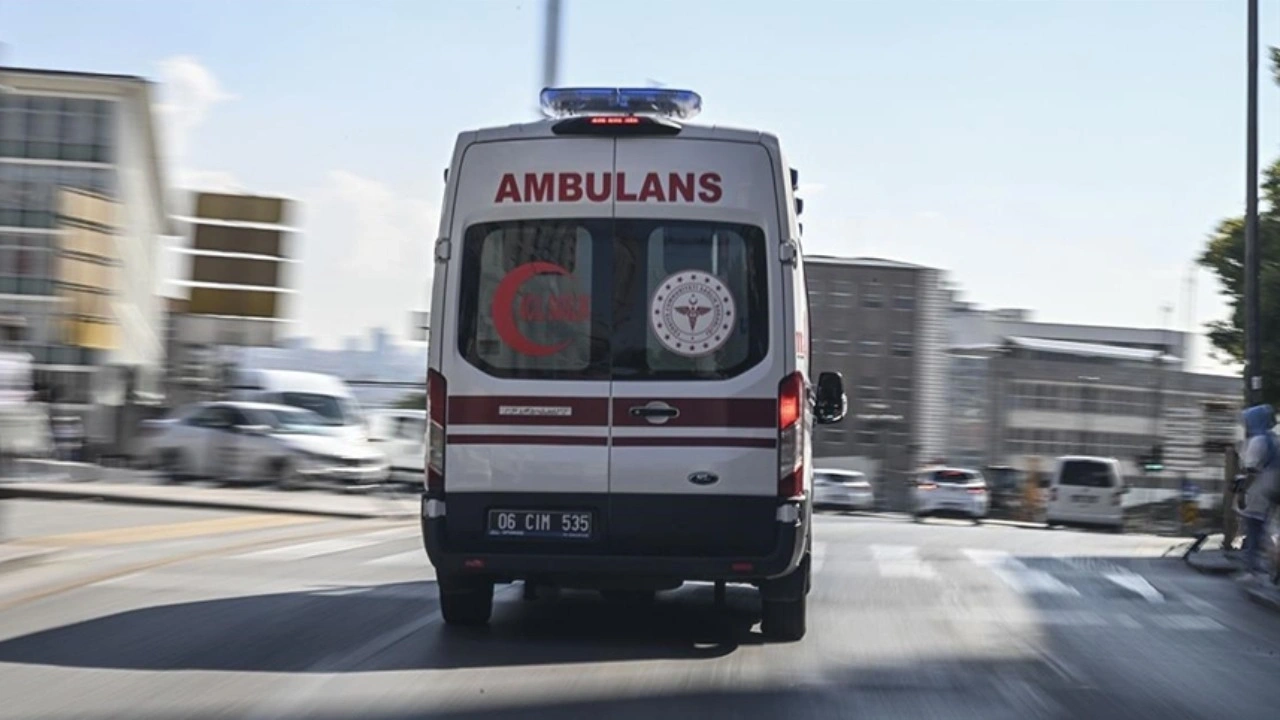 Korkutan kaza! Otomobil şarampole uçtu, aynı aileden 4 kişi yaralandı