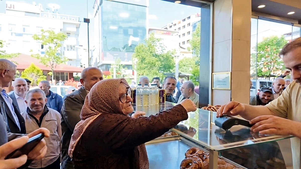 Kredi kartıyla simit hesabı: Para nerede?
