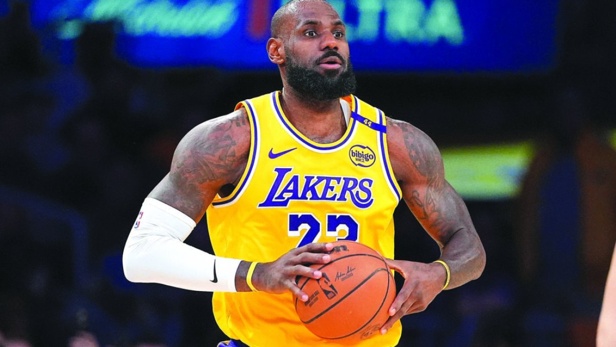 LeBron James, Philadelphia 76ers'a transfer olurken maaşında yüzde 92,6 oranında indirime gitti