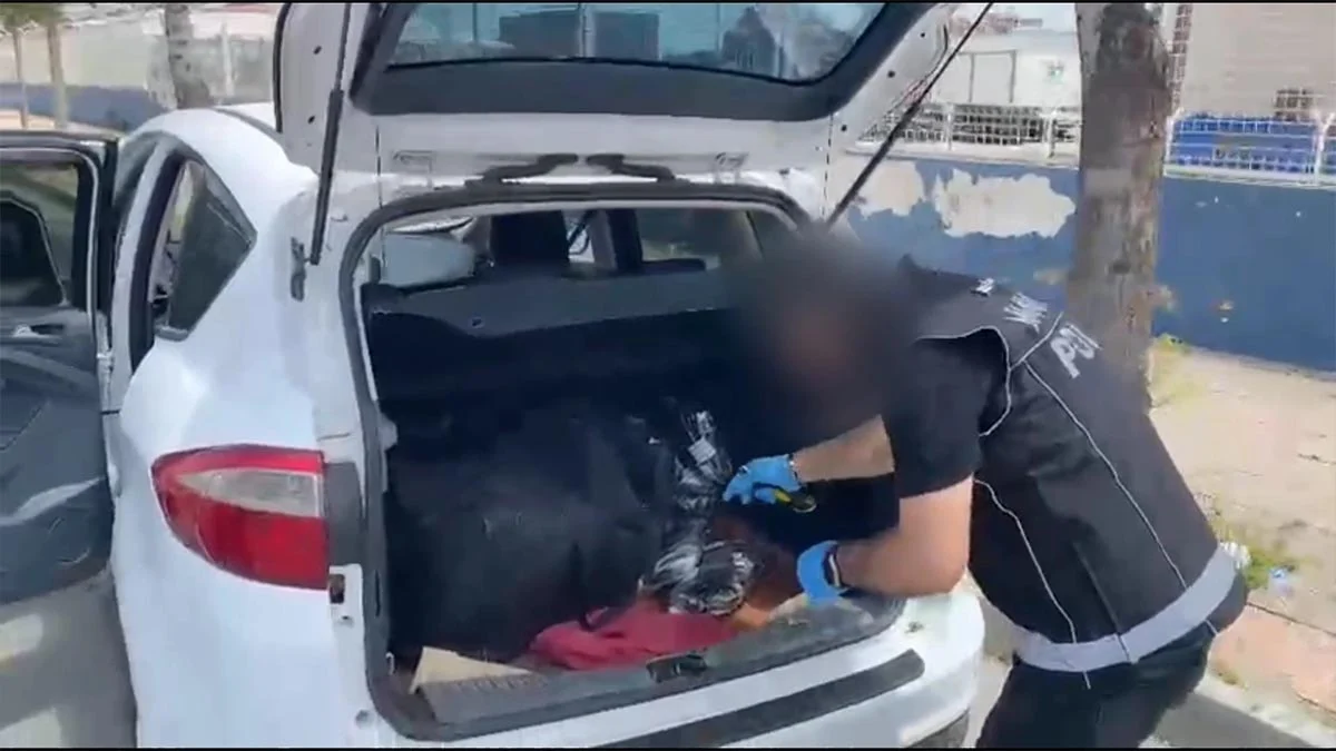 Mersin'de otomobilde 24 kiloya yakın esrar ele geçirildi