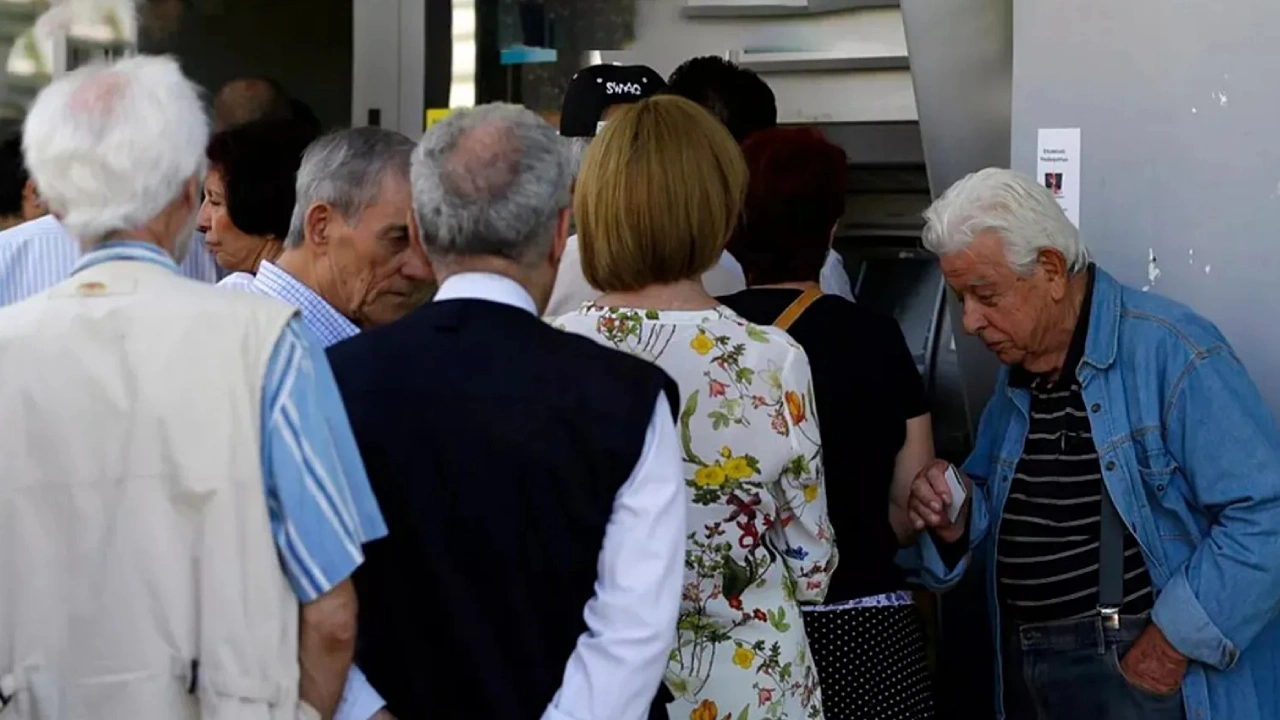 Milyonlarca emekli ve memuru yıkacak rakamı açıkladı