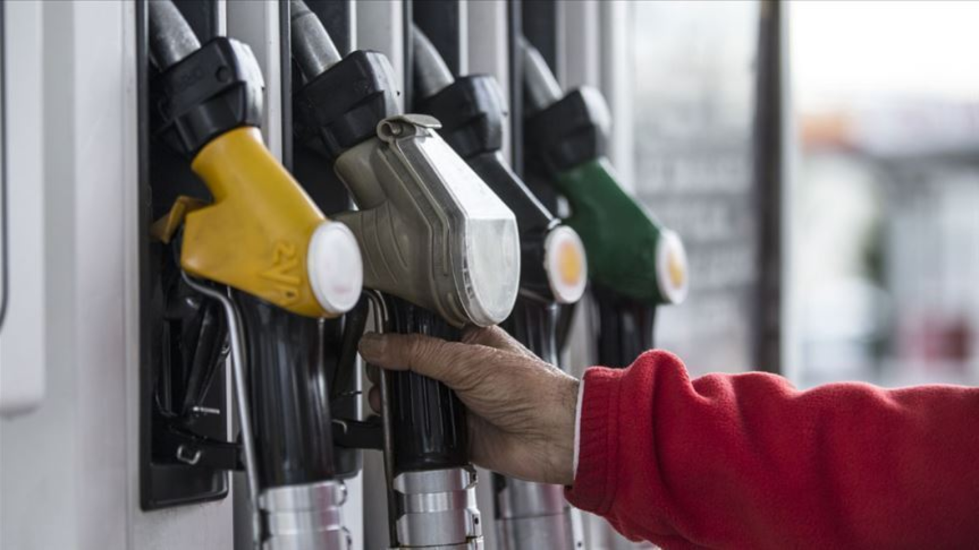 Motorine zam geldi: Motorinin litre fiyatına 6,5 TL zam geldi