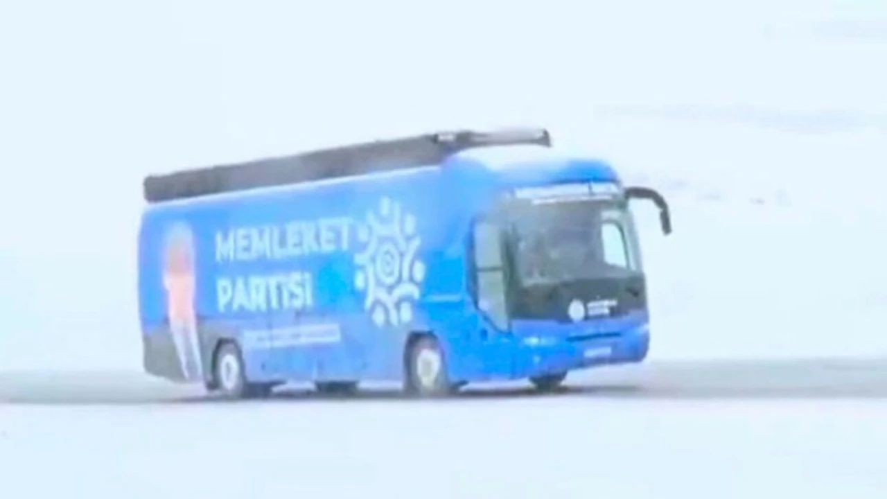 Muharrem İnce, Memleket Partisi'nden kalan eski parti otobüsünü Özel'e tahsis etti