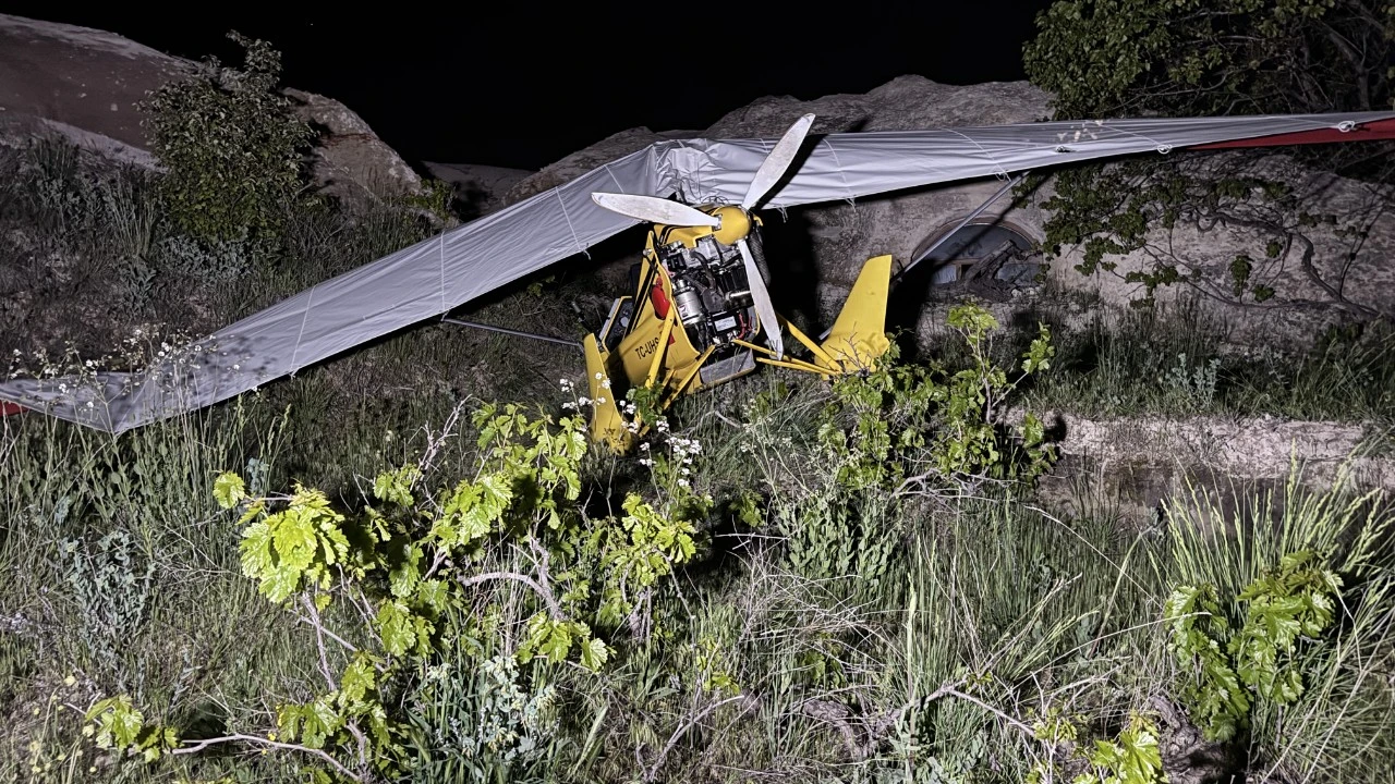 Nevşehir'de arızalanan microlight acil iniş yaptı: 2 yaralı