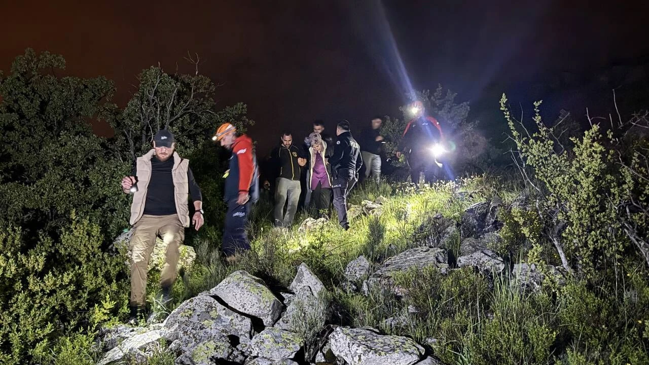 Nevşehir'de kayalıklarda mahsur kalan kadın kurtarıldı