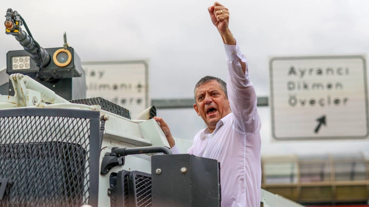 Özgür Özel'den CHP'lilere çağrı! "İstifa etmeyin mücadele etmeliyiz"