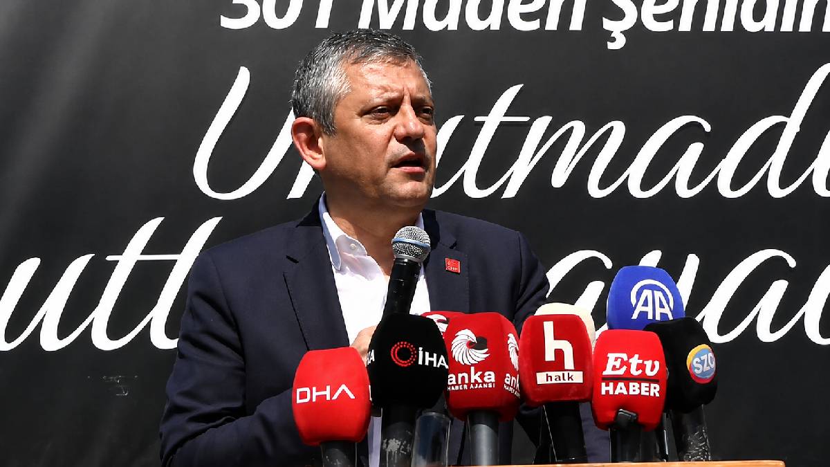 Özgür Özel Soma'da 301 madencinin anmasında konuştu
