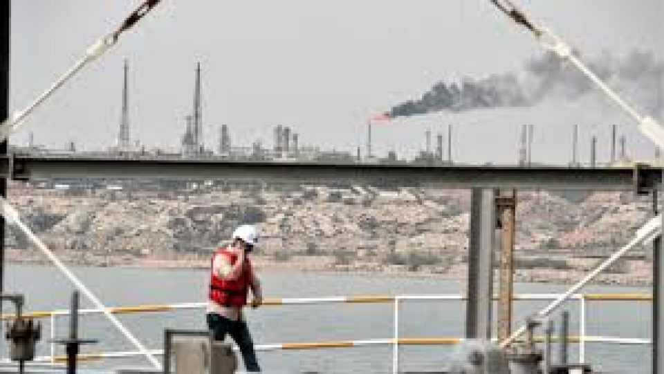 Petrol, ABD-İran belirsizliğiyle yüksek seyrini koruyor