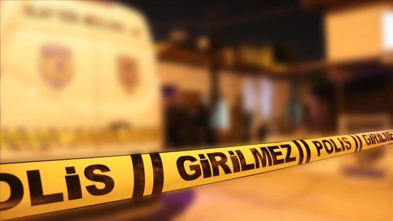Şanlıurfa'nın Viranşehir ilçesinde iki grup arasında çıkan taşlı ve sopalı kavgada 4 kişi yaralı olarak kayda geçti