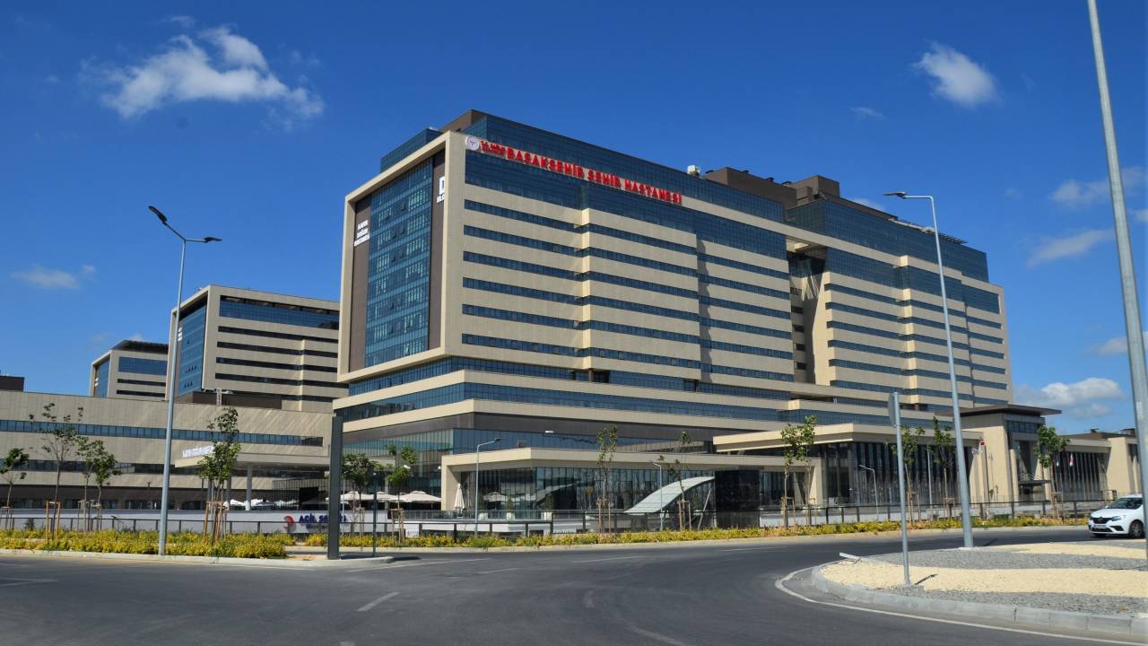 Şehir hastanelerini kamunun üzerinde yük olmaktan çıkartacak bir iktidara gerek var