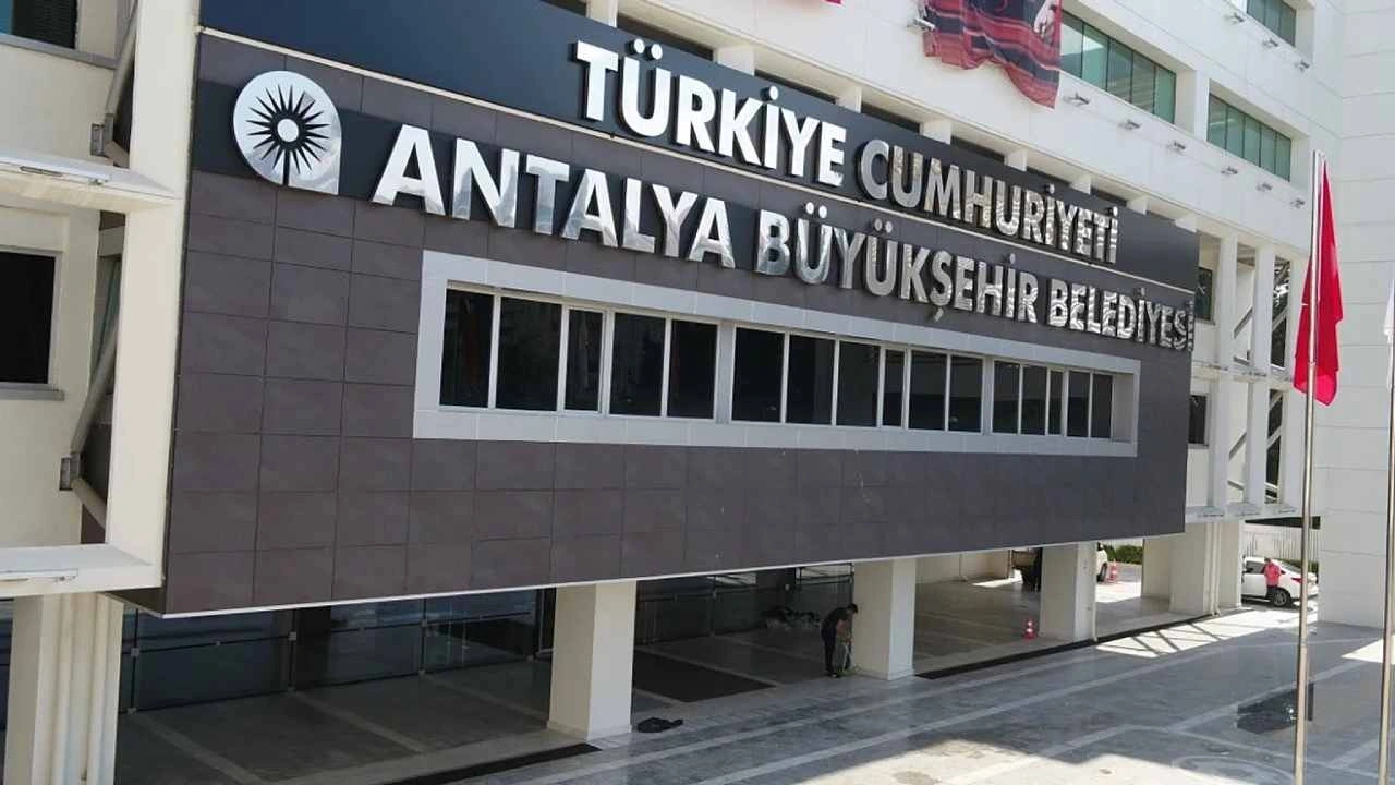 Son dakika Antalya Büyükşehir'e operasyon: 3 kişi gözaltında