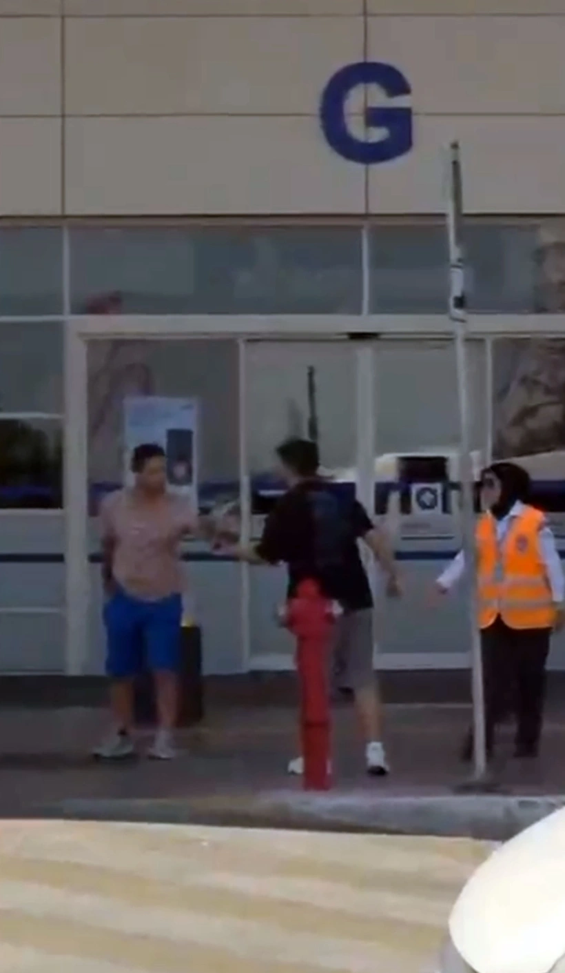 Son Dakika | Antalya Havalimanı'nda dehşet! Emekli polis eşini katletti: Ekiplerin ikna çalışması sürüyor - Resim: 1