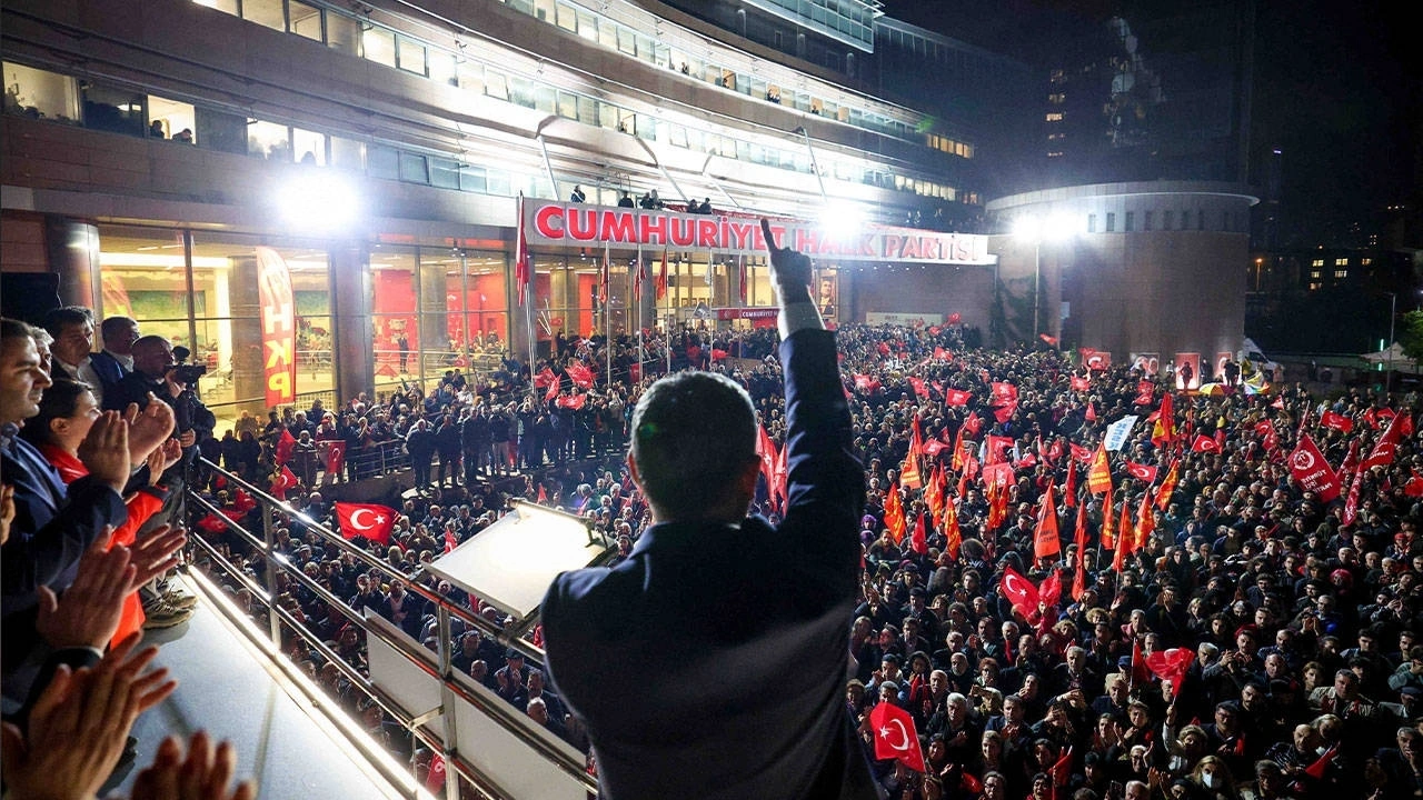 Son Dakika CHP'liler bir kez daha mutlak butlana karşı Genel Merkez'de
