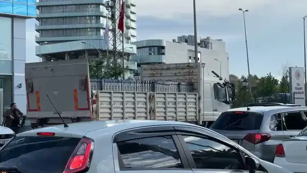 Son dakika... 'Mutlak butlan' kararı CHP Genel Merkezi etrafına polis barikatları!