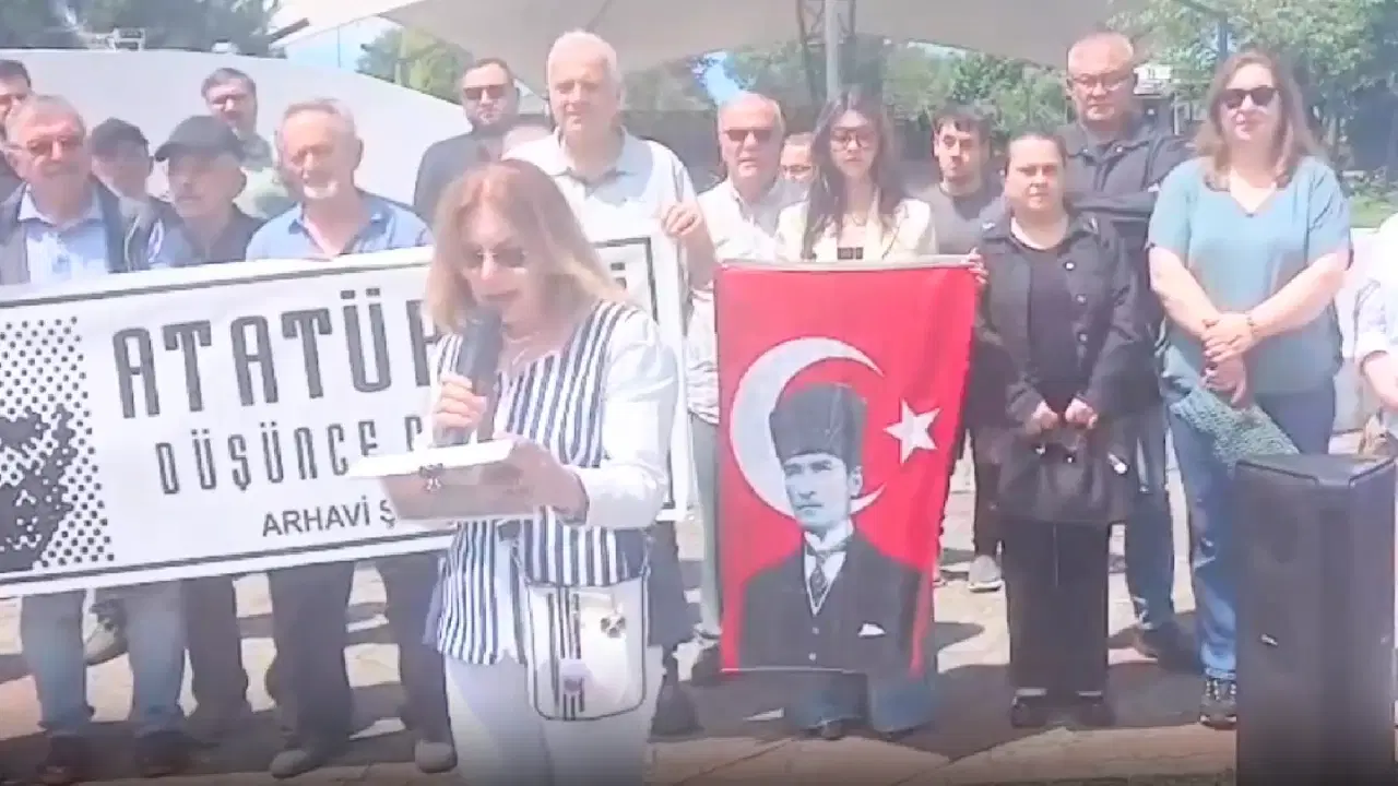 Sosyal medya hesabında yaptığı paylaşımında Kemalistlere hareket eden ve tepkiler üzerine AKP
