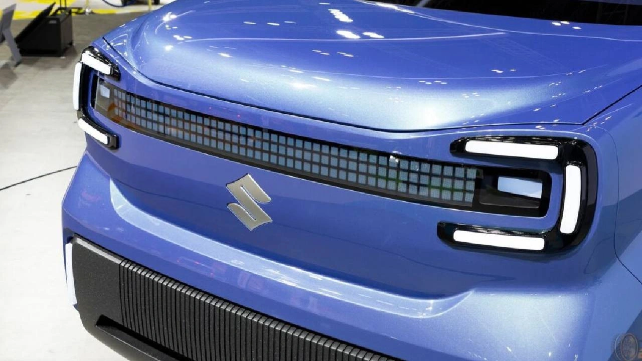 Suzuki'den boyutları küçük, etkisi dev hamle: Teşvikli fiyatı 9.800 dolar olan 310 km menzilli e SKY yollara çıkıyor!