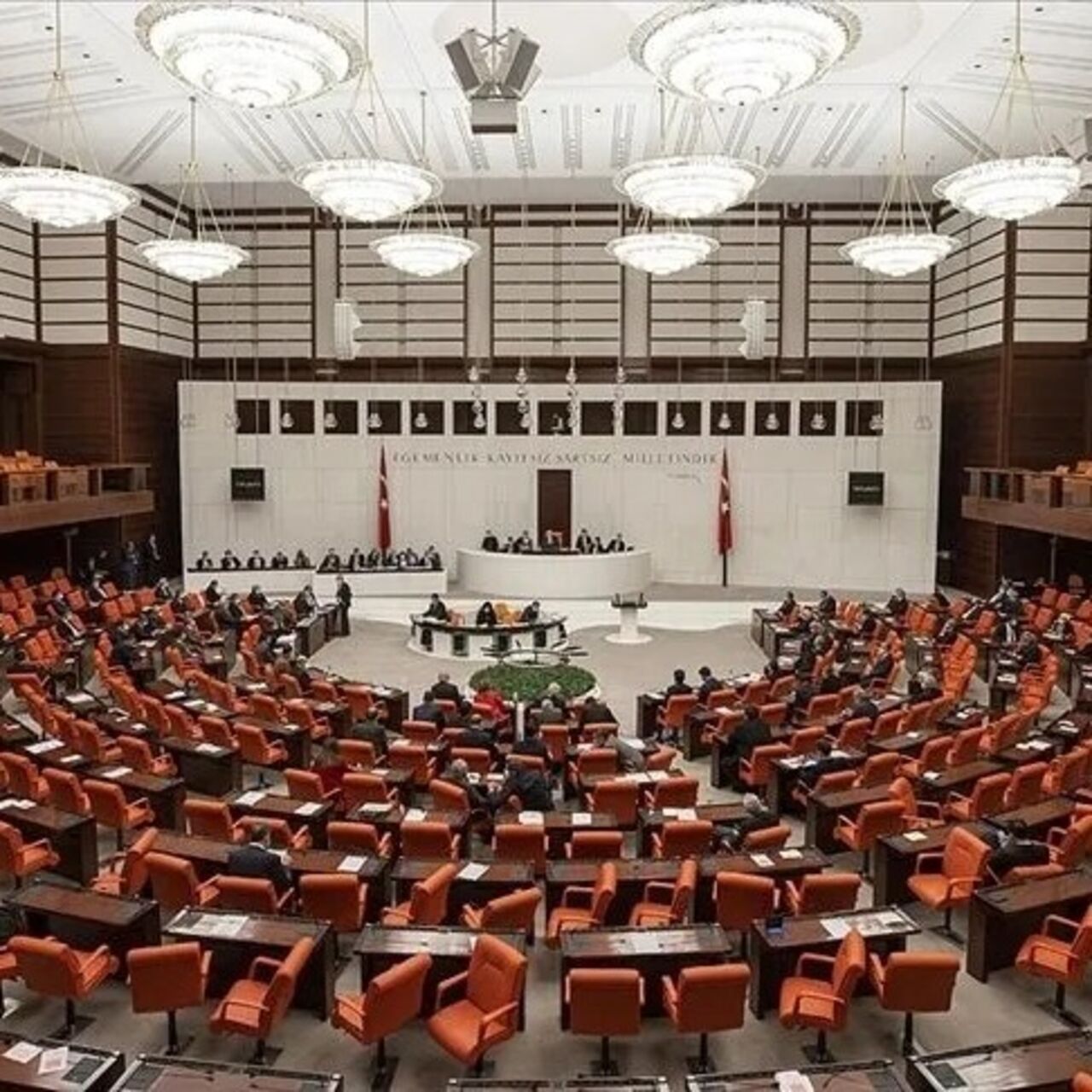 Teklifle şehitlerin ailelerine bağlanan aylıklar net asgari ücretin altında olmayacak