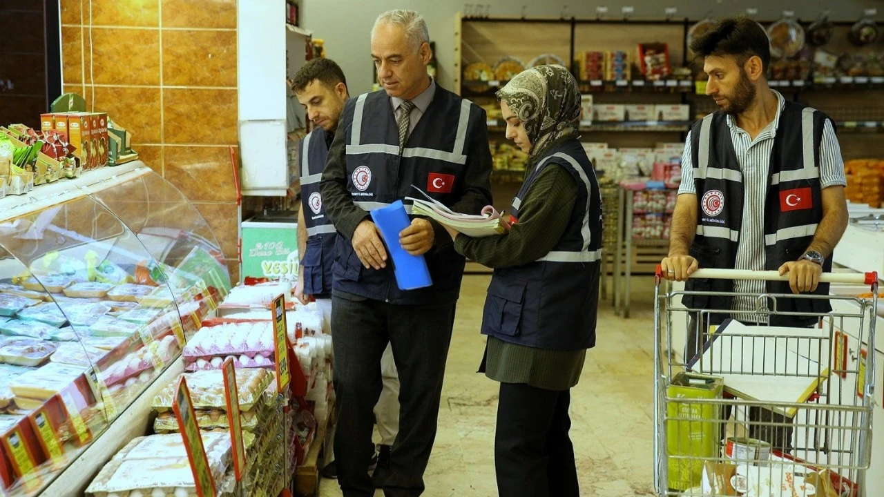Ticaret Bakanlığı düğmeye bastı! Bayram öncesi işletmelere fahiş fiyat operasyonu