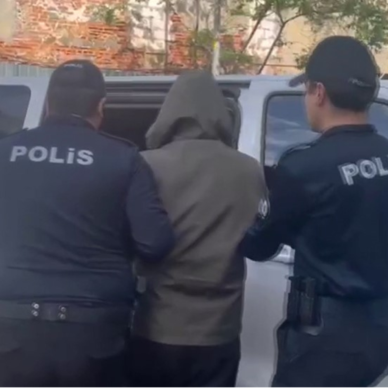 Torreira'ya saldırıda tutuklama kararı!: Padel oyun alanında bulunduğu sırada Yusuf Y. yanına geldi