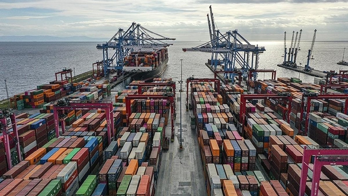 TÜİK: İlk 4 ayda dış ticaret açığı 37,1 milyar dolara yükseldi