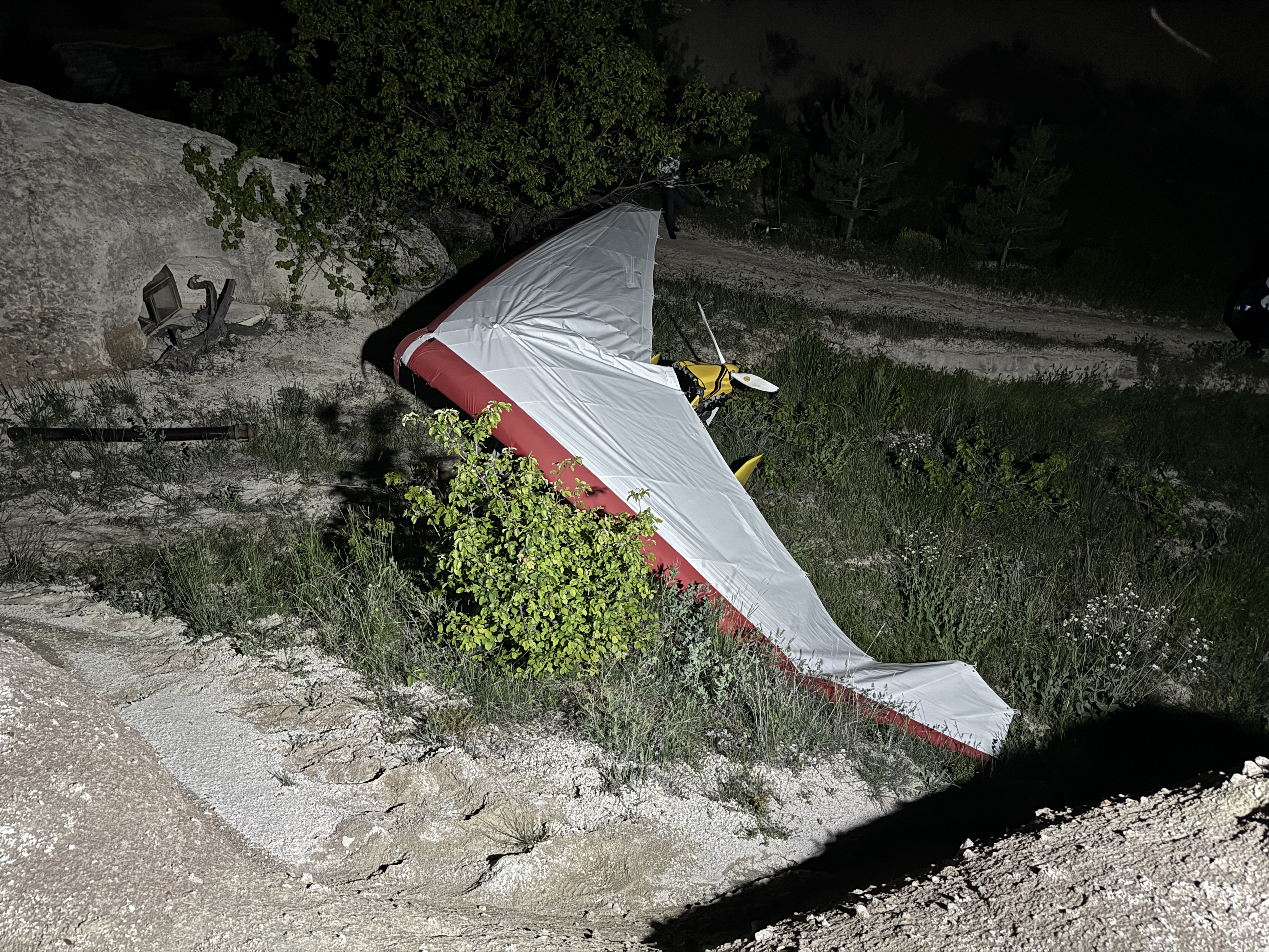 Turist taşıyan microlight acil iniş yaptı