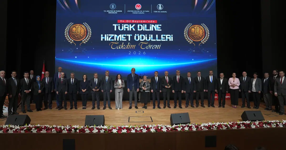 Türkçeye katkı sunan kişi ve kurumlara ödüllerini takdim etti