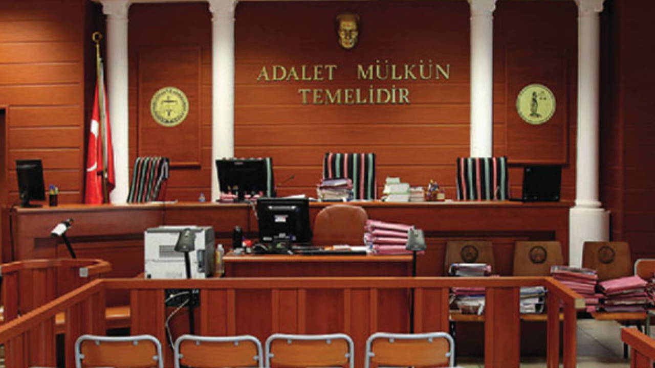 Türkiye'de daha önce siyasi partiye "mutlak butlan" kararı verildi mi?