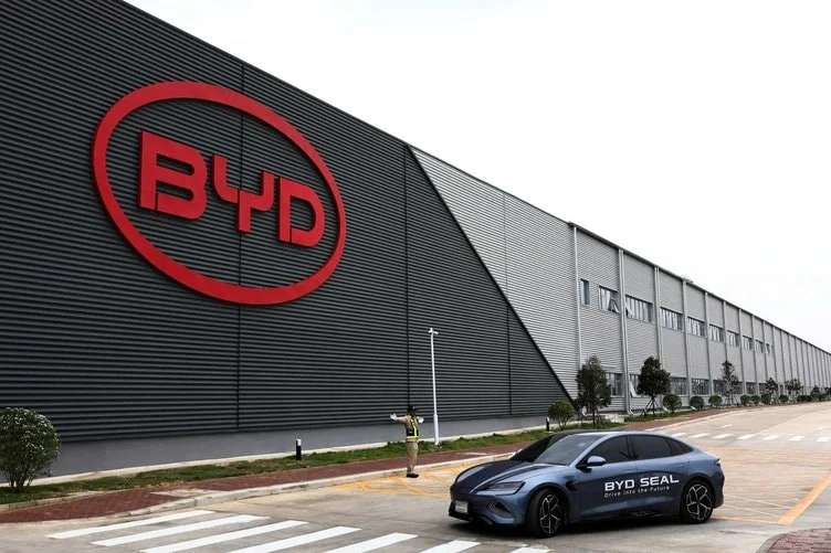 Türkiye'de fabrika kuracaktı! Otomobil devinin yeni adresi belli oldu