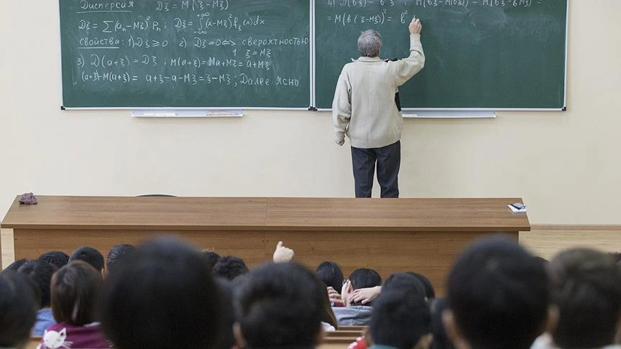 Vakıf üniversiteleri Türk öğrencilerden yabancılara göre 5 kat fazla ücret alıyor