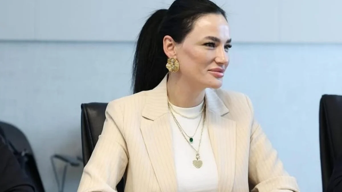 Vekilin oğlunu yazan gazeteci cezaevine gönderildi