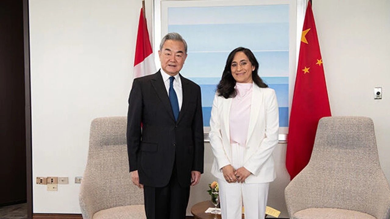 Wang Yi, Kanada Dışişleri Bakanı Anand ile görüştü