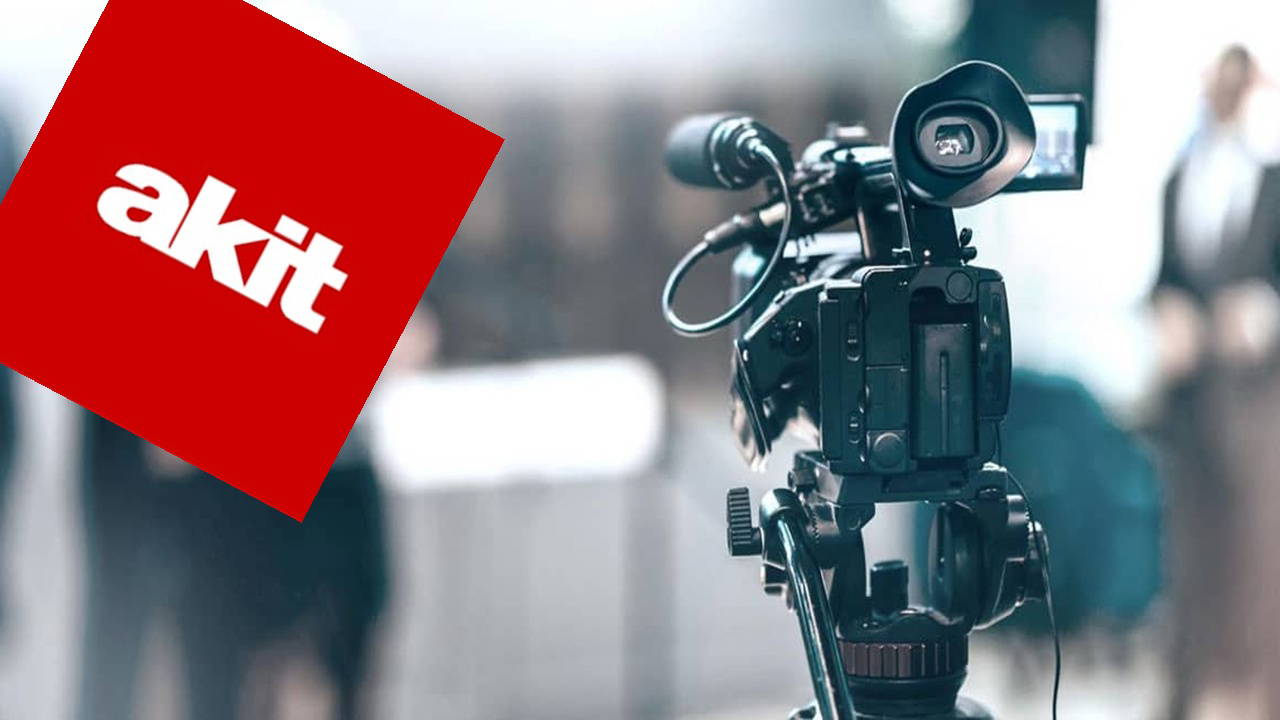Yeni Akit gazetecileri 'fondaş' diye hedef aldı, Murat Ağırel 'etkin pişman' sponsorluğuyla yanıt verdi