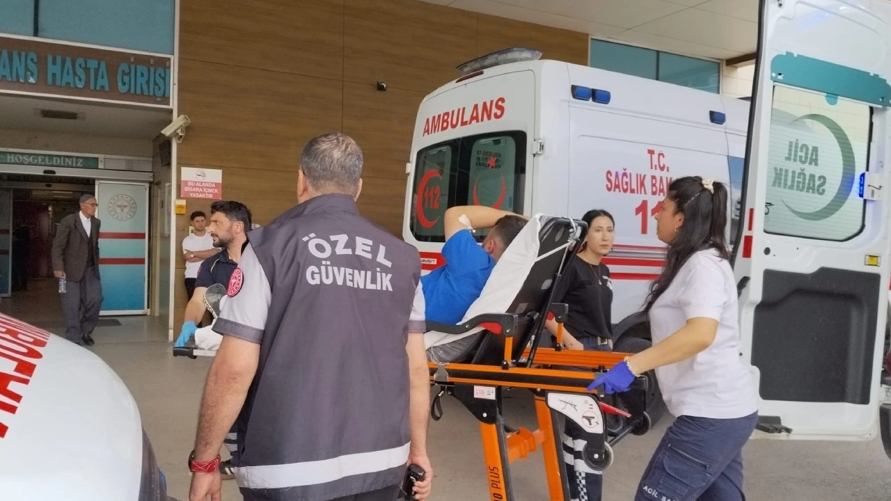 Yol verme kavgasında 4 kişi bıçaklandı!