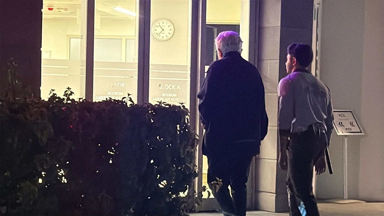 Zülfü Livaneli'nin eşi Ülker Livaneli hastaneye kaldırıldı